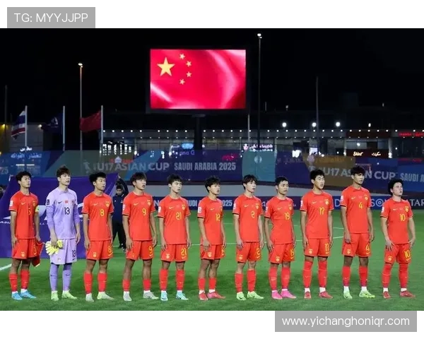 中国U17女足全家福留影展现团结备战亚洲杯决心